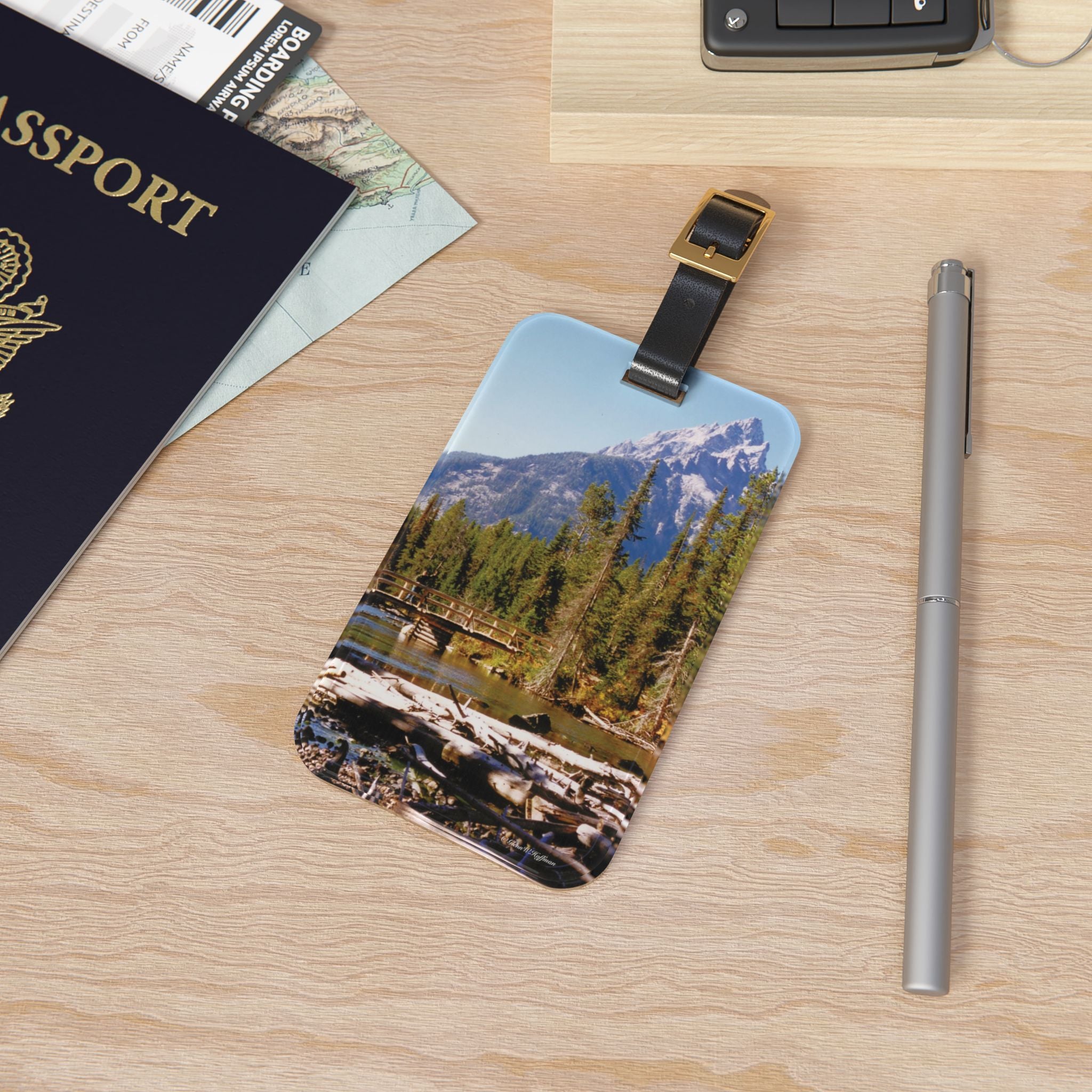 "Off to the Mountains!" – Luggage Tag